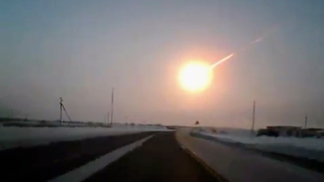 Russia Meteor streaks through sky 2013
